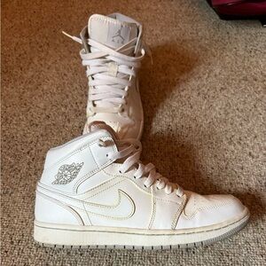 Air Jordan 1 Retro Mid GS 'White Wolf Grey' size 8